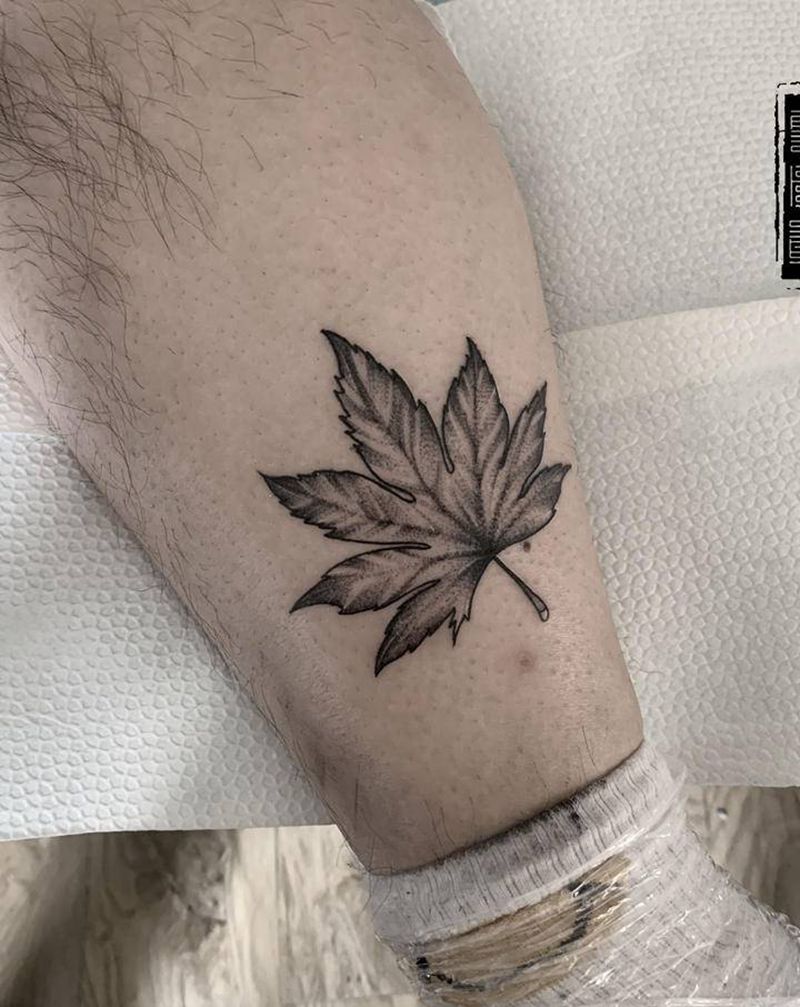 枫叶纹身图片_腿部纹身图案