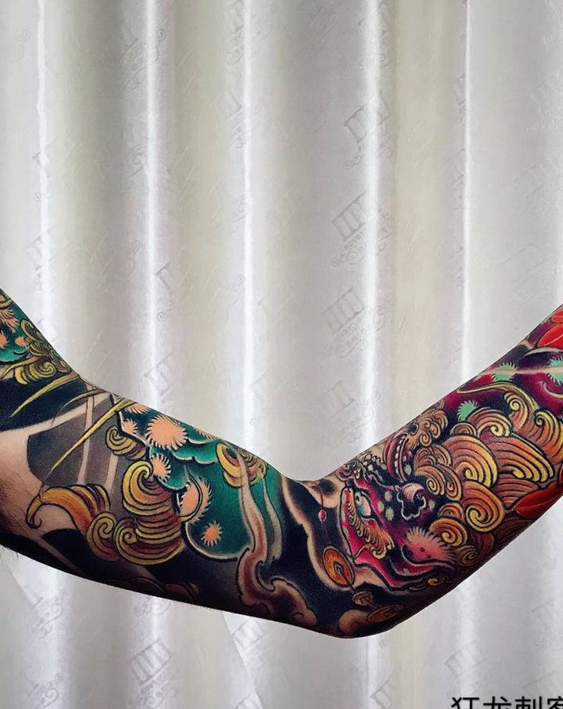 唐狮花臂纹身图片_肩部手臂老传统新传统唐狮传统花臂唐狮子纹身图案