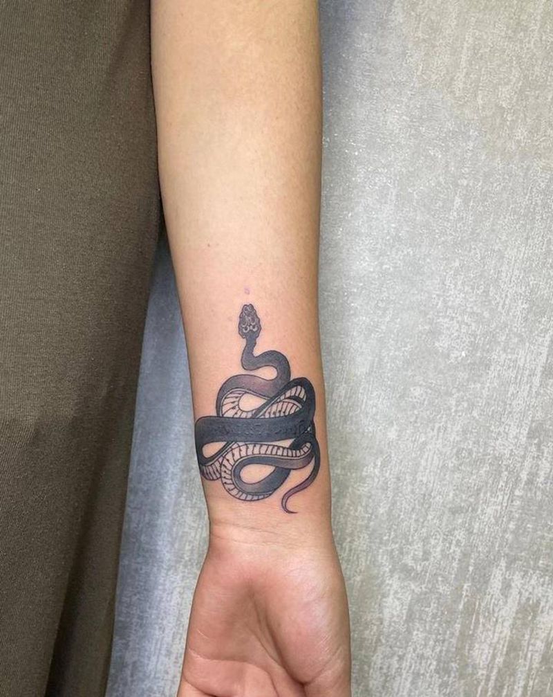 遮盖字母纹身图片_手臂纹身图案