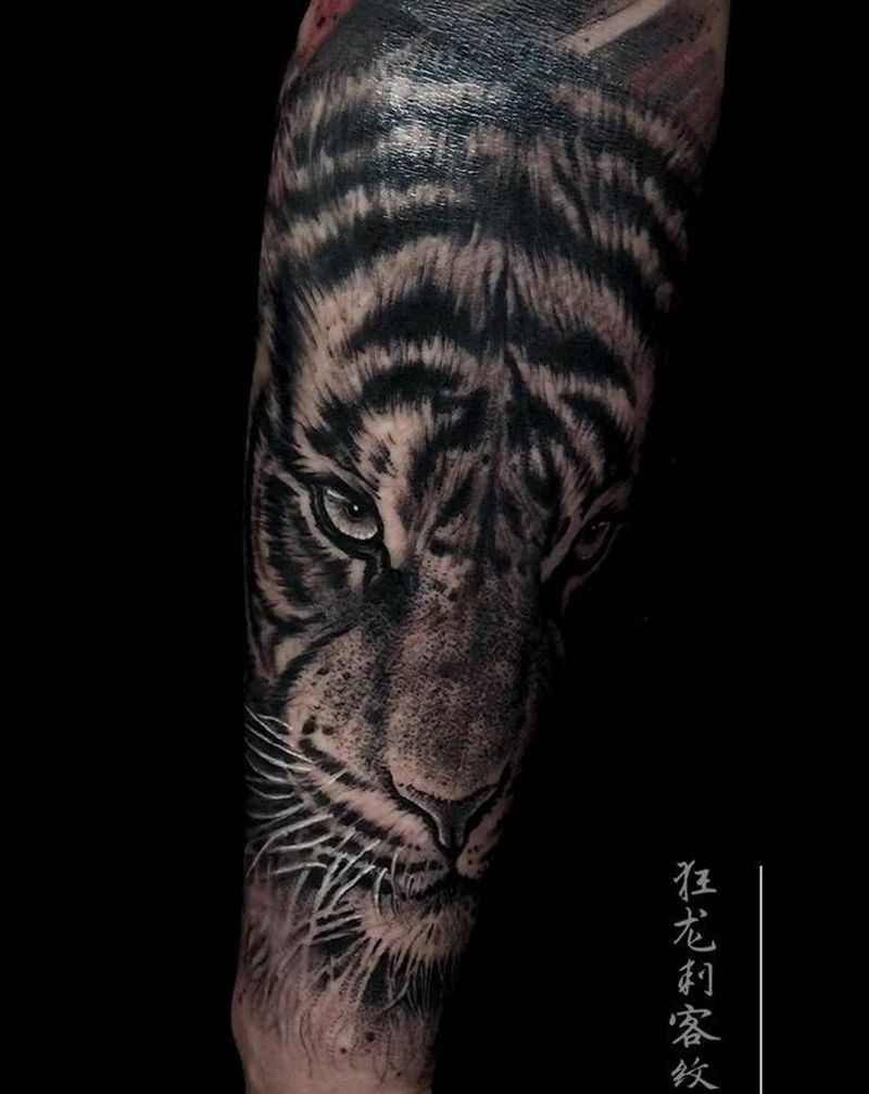 虎纹身图片_手臂腿部欧美写实水墨写实老虎虎虎纹身图案