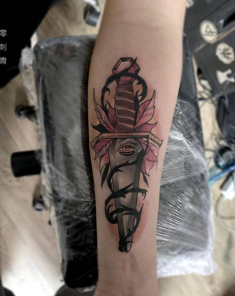 匕首纹身图片_手臂纹身图案