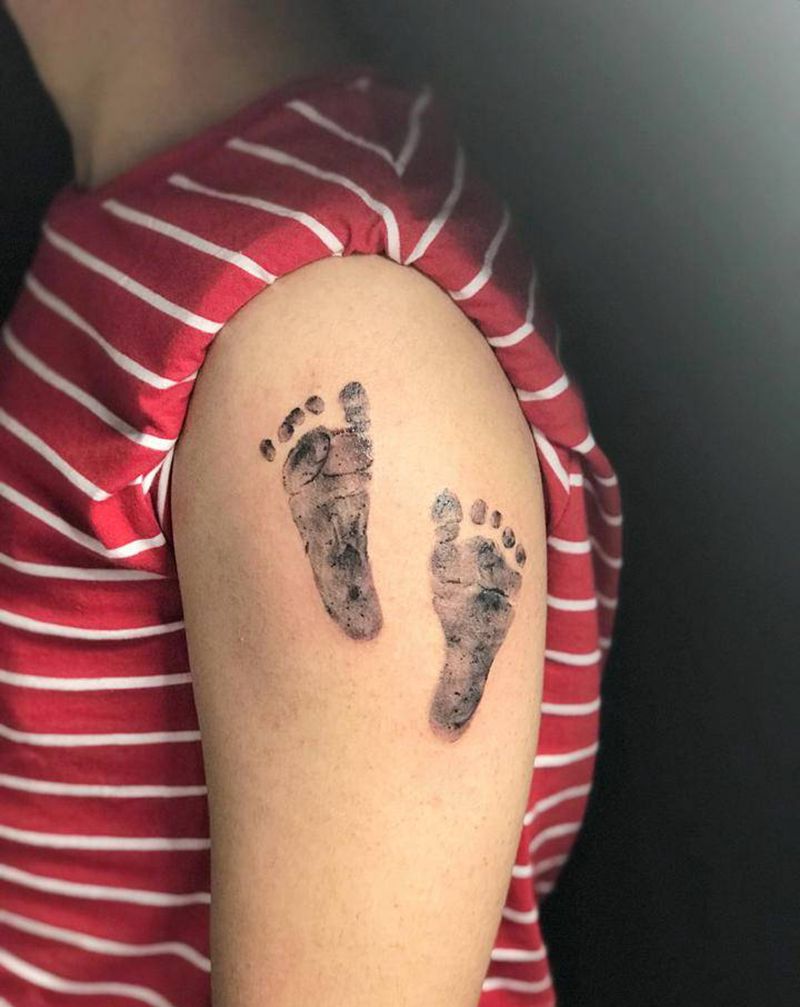 小脚印纹身图片_手臂纹身图案