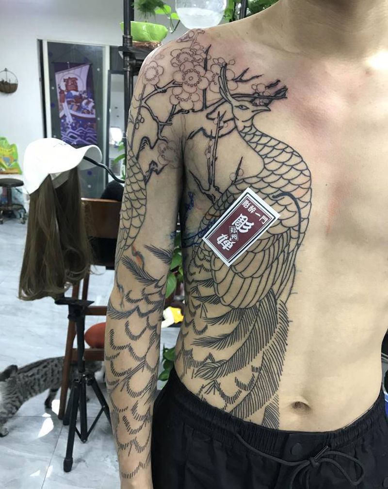 孔雀花臂开衫纹身图片_胸部手臂老传统纹身图案