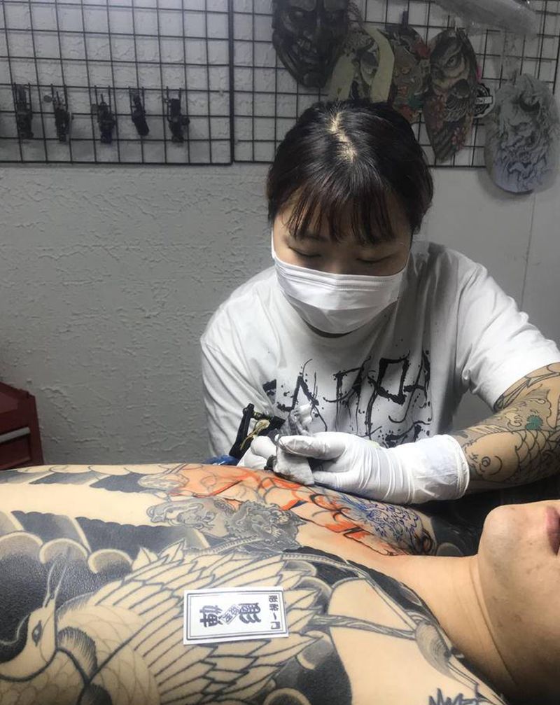 遮盖纹身图片_腹部老传统纹身图案