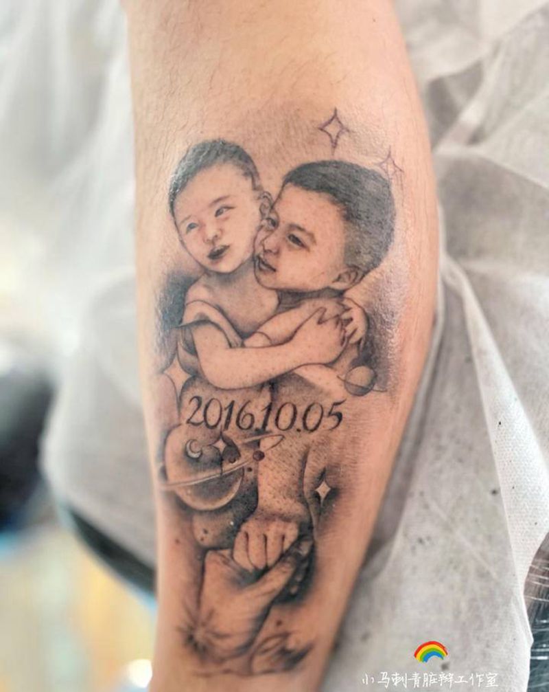 双胞胎兄弟纹身图片_腿部欧美写实纹身图案