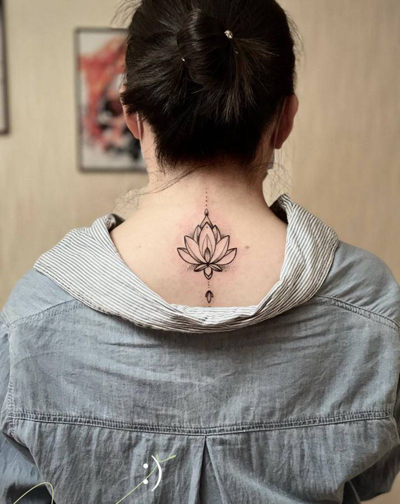 小清新莲花纹身图片_颈部背部几何图腾莲花小清新图腾点刺纹身图案