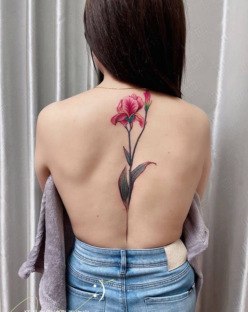 小清新纹身图片_背部肩部水彩水墨小清新花脊椎纹身图案
