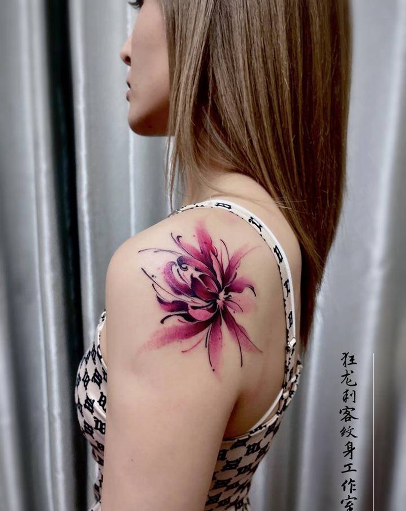 彼岸花纹身图片_肩部背部水彩水墨彼岸花小清新女生纹身图案