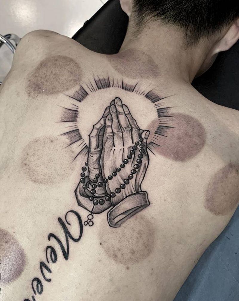 祈祷之手纹身图片_背部纹身图案