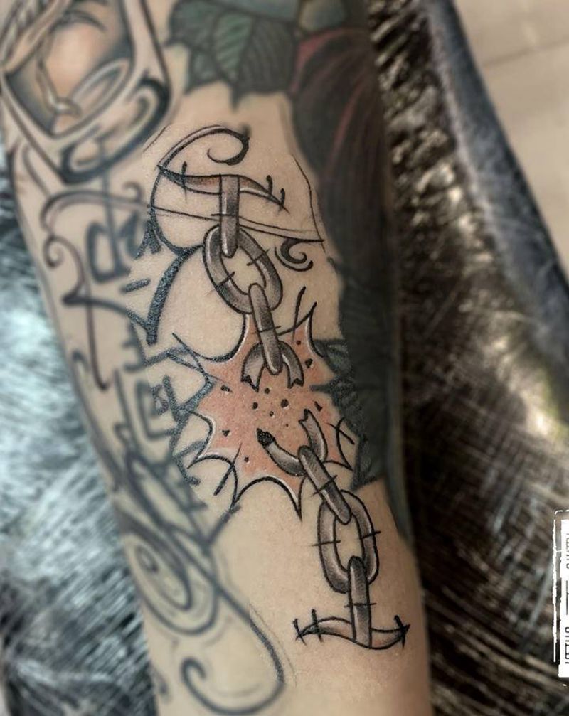 锁链纹身图片_手臂Old School纹身图案