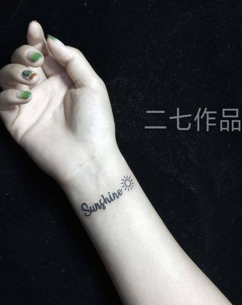 小字母纹身图片_臀部手部小清新纹身图案