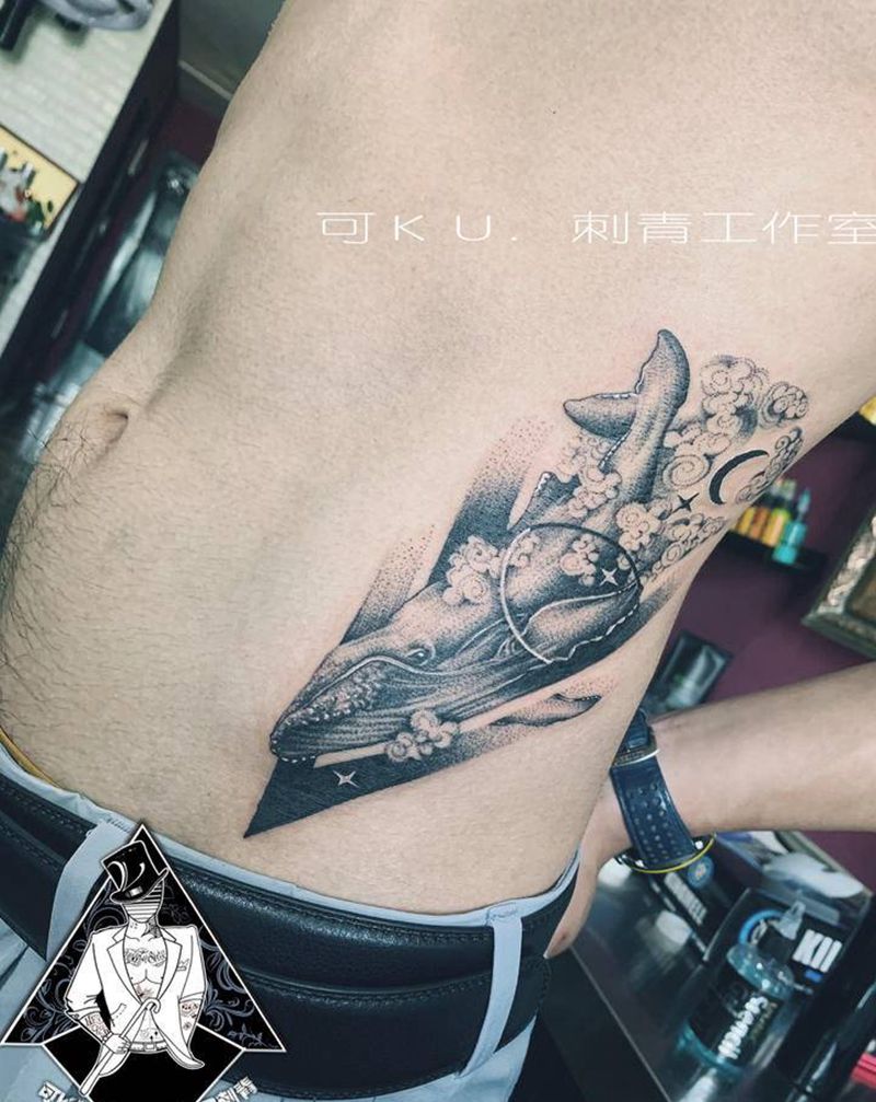 鲸鱼纹身图片_腰部腹部点刺几何纹身图案