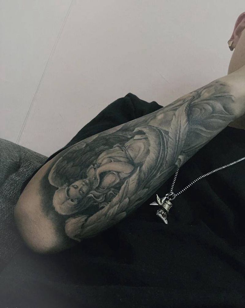 天使纹身图片_手臂欧美写实天使纹身图案