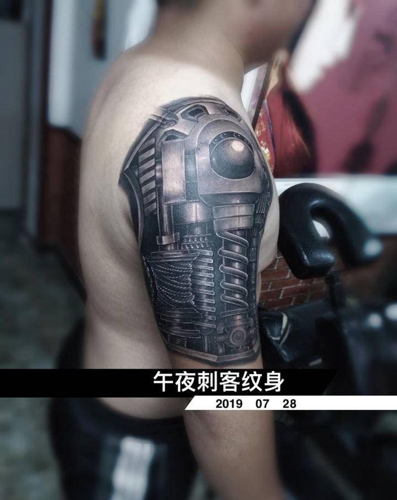 机械臂纹身图片_臀部欧美写实纹身图案