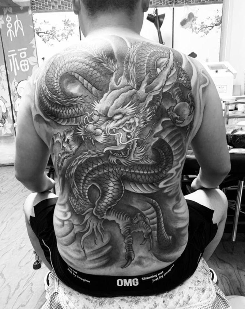 龙纹身图片_背部新传统纹身图案