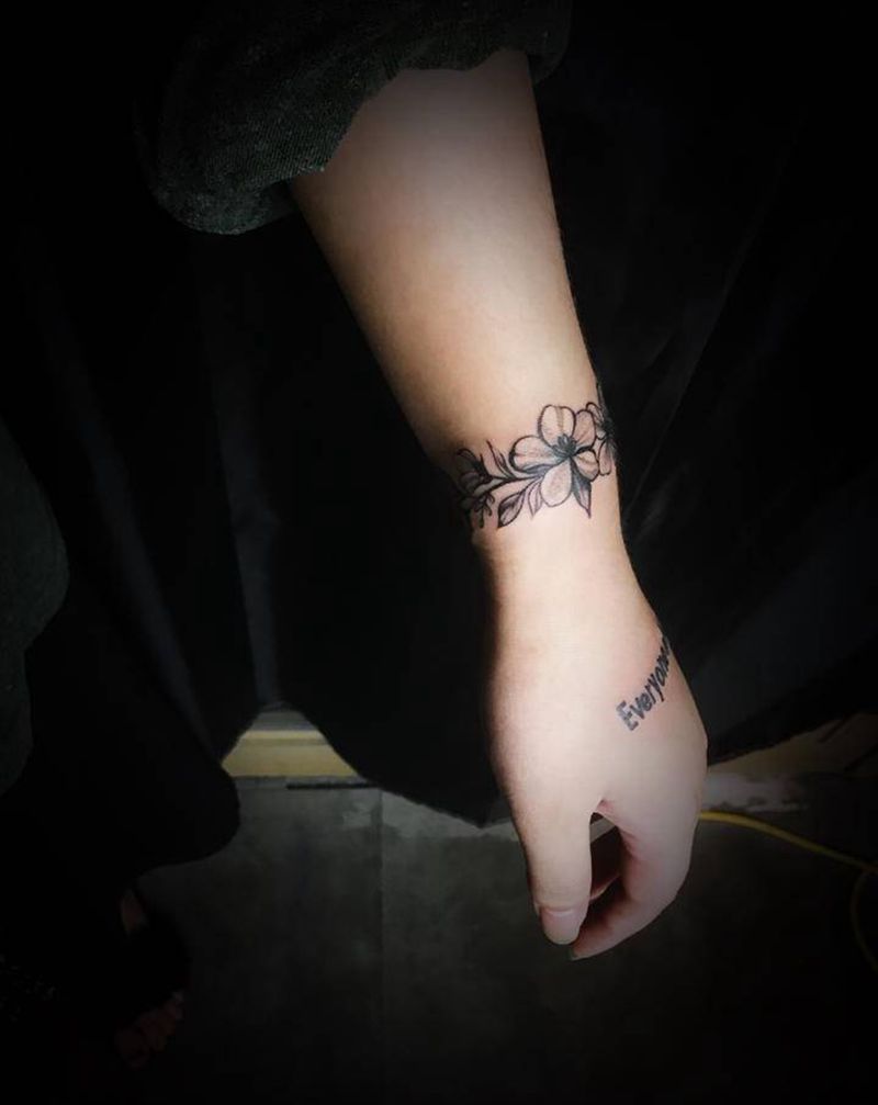 素花纹身图片_手部纹身图案