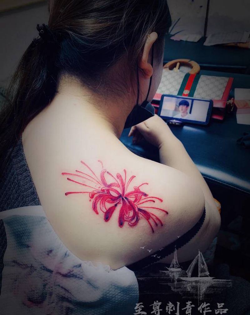 彼岸花纹身图片_肩部新传统纹身图案