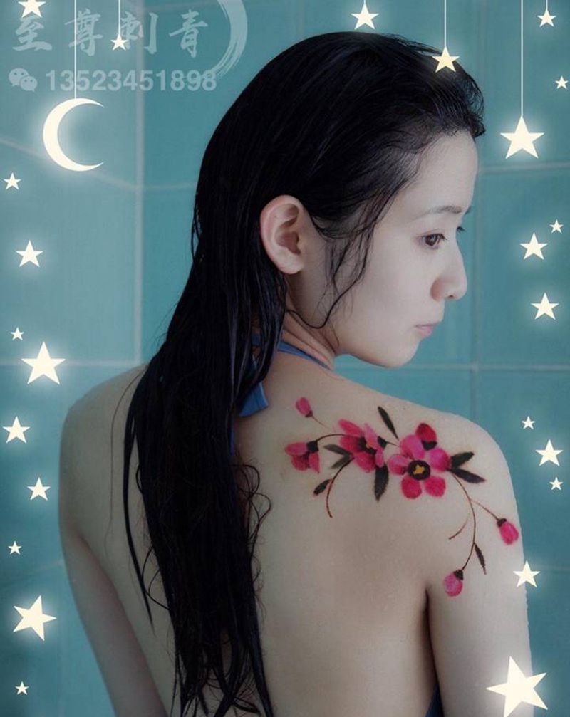 花儿纹身图片_肩部水彩纹身图案