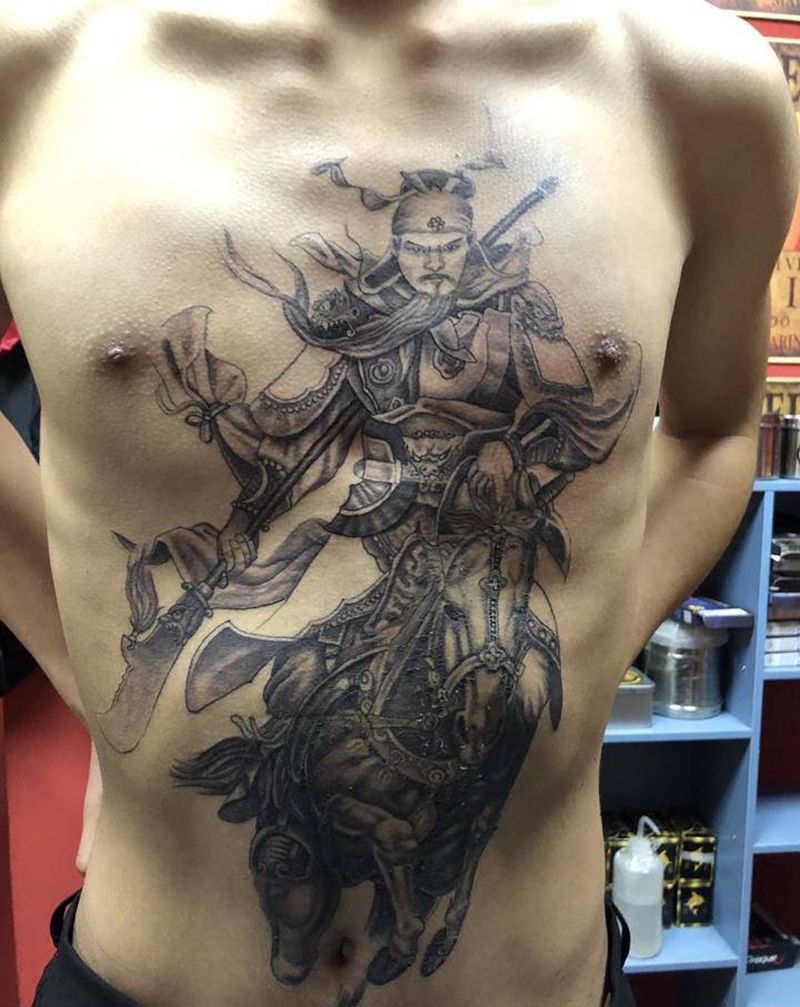 未完纹身图片_胸部纹身图案