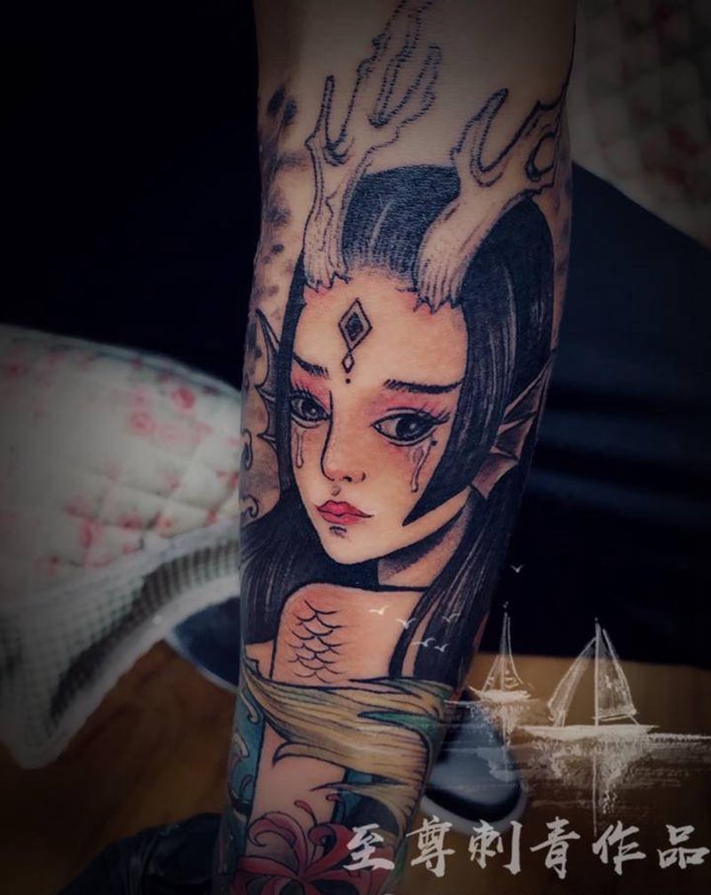 龙女纹身图片_手臂新传统纹身图案