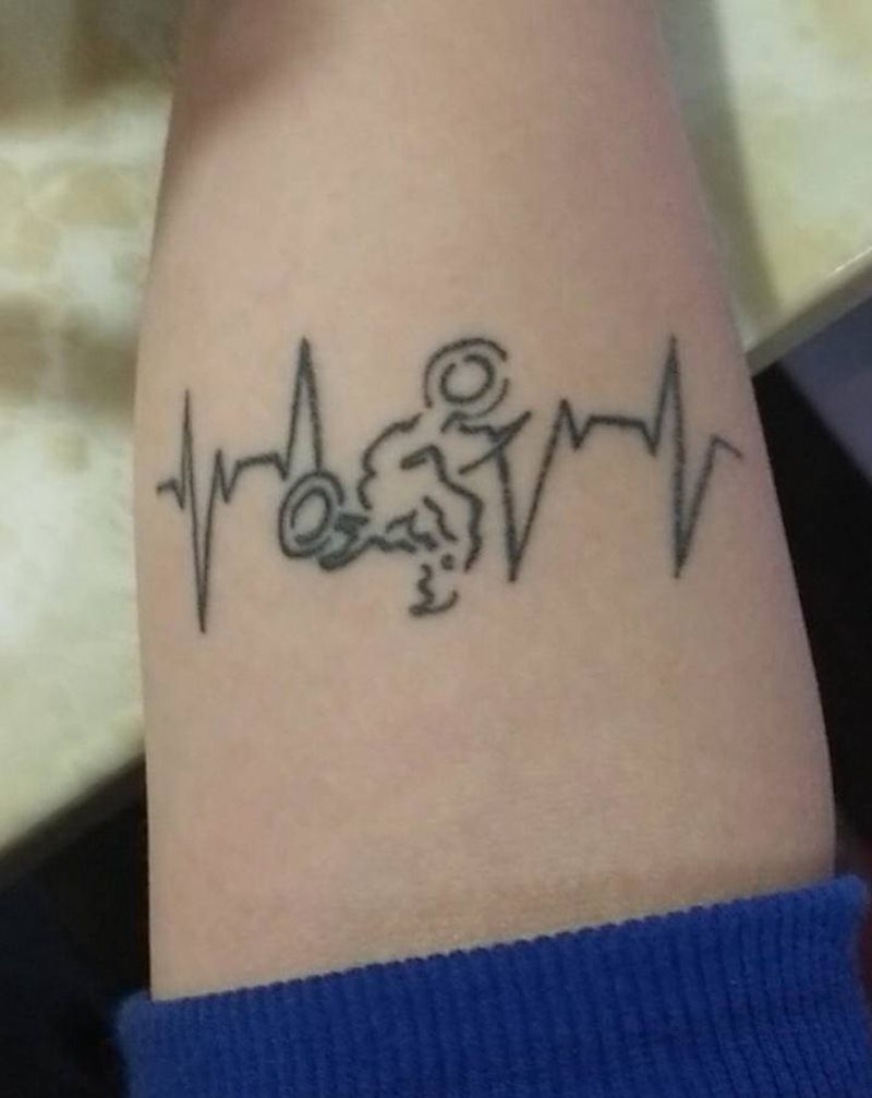 旧纹身遮盖纹身图片_手臂老传统枫叶纹身图案