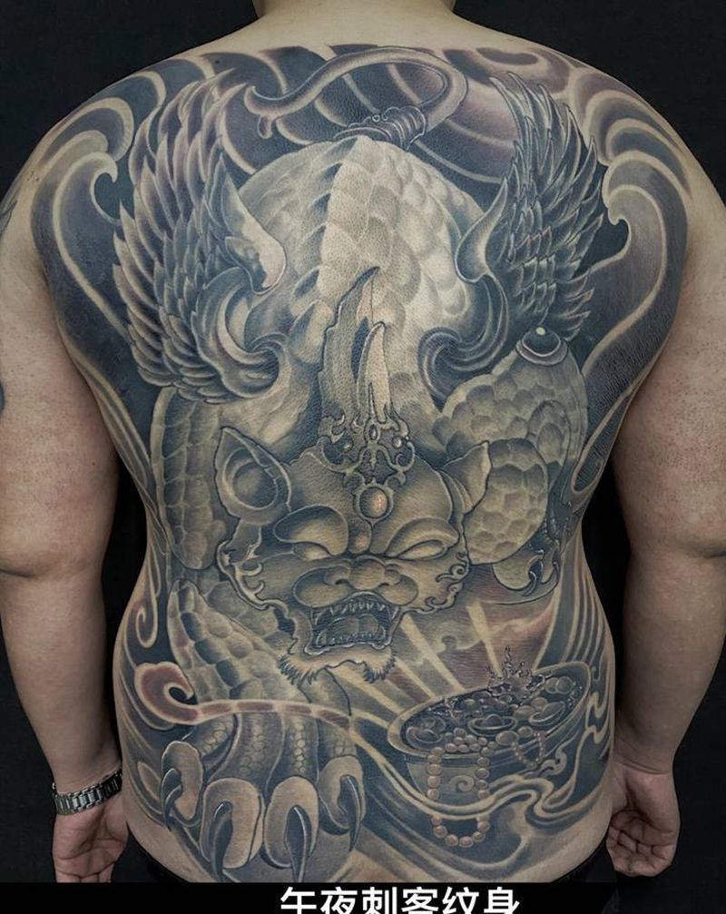 满背貔貅间隔2年，耗时40小时纹身图片_背部新传统纹身图案