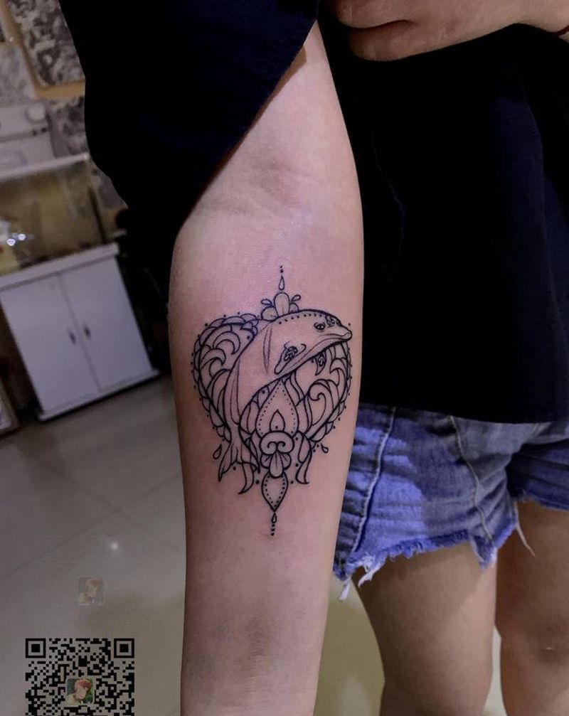 鲸鱼纹身图片_手臂纹身图案