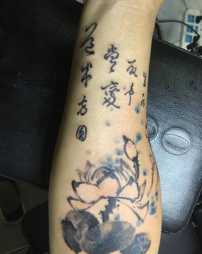 荷花.12个字纹身图片_手臂脚部水彩水墨纹身图案