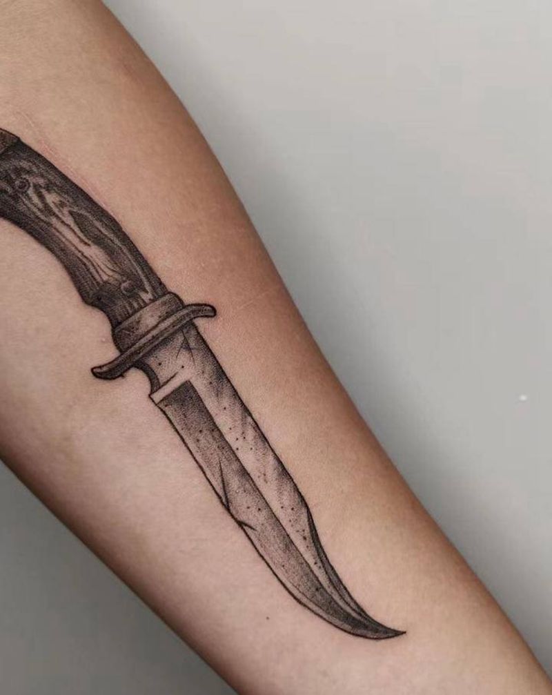 匕首纹身图片_手臂欧美写实纹身图案