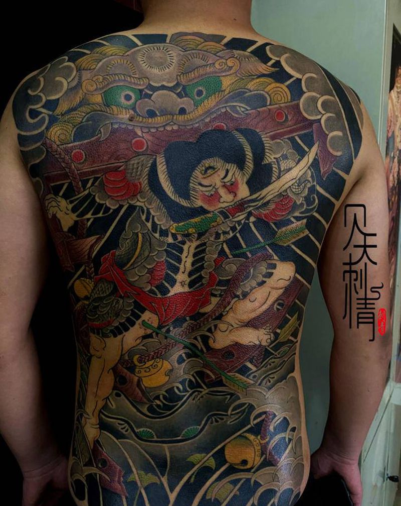 张顺纹身图片_背部老传统纹身图案