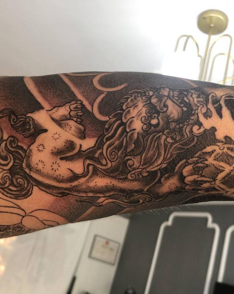 唐狮纹身图片_手臂新传统老传统纹身图案