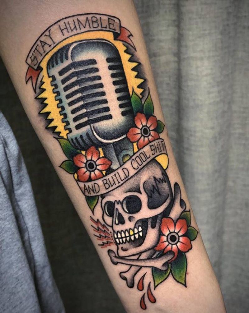 麦克风☠️纹身图片_手臂Old School麦克风骷髅花纹身图案