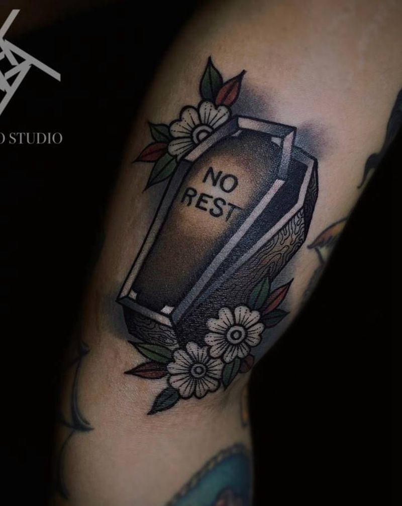 ⚰️纹身图片_手臂Old SchoolNew School棺材纹身图案