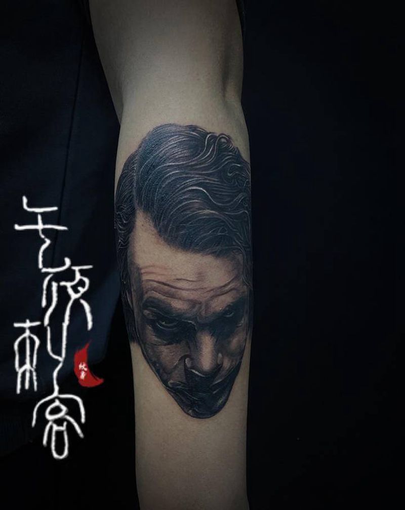 希斯莱杰纹身图片_手臂欧美写实纹身图案