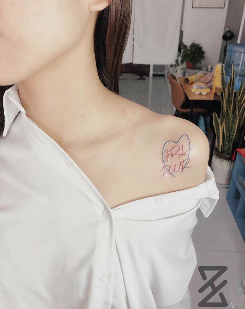 字母纹身图片_肩部纹身图案