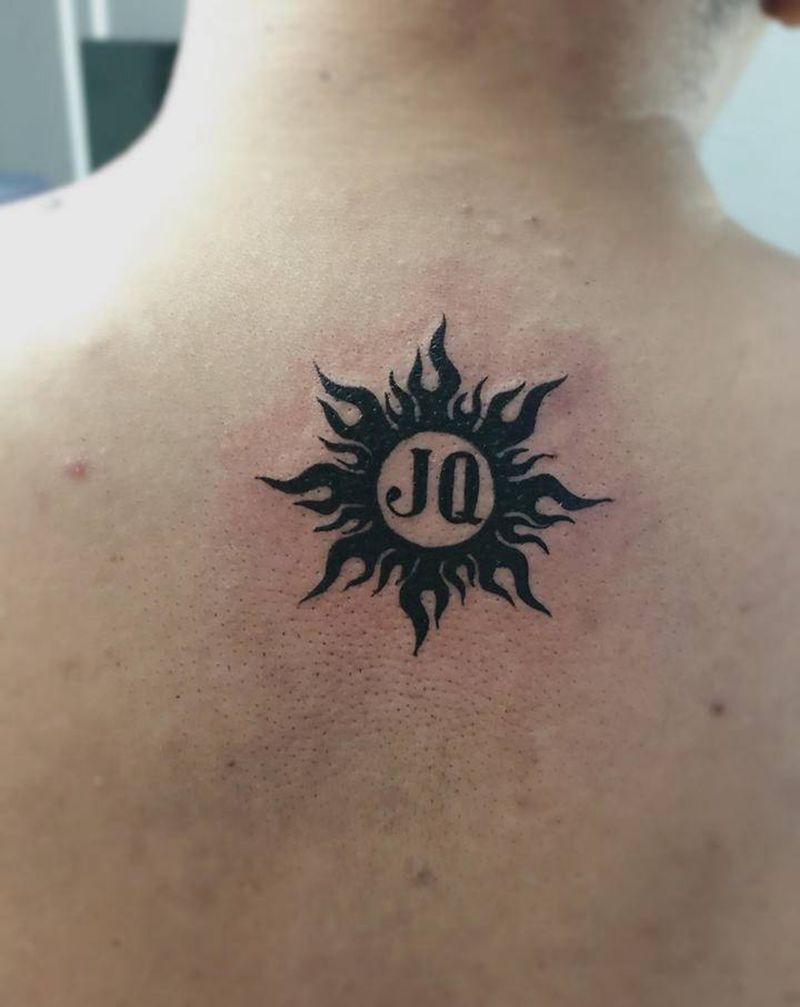 太阳图腾纹身图片_背部纹身图案