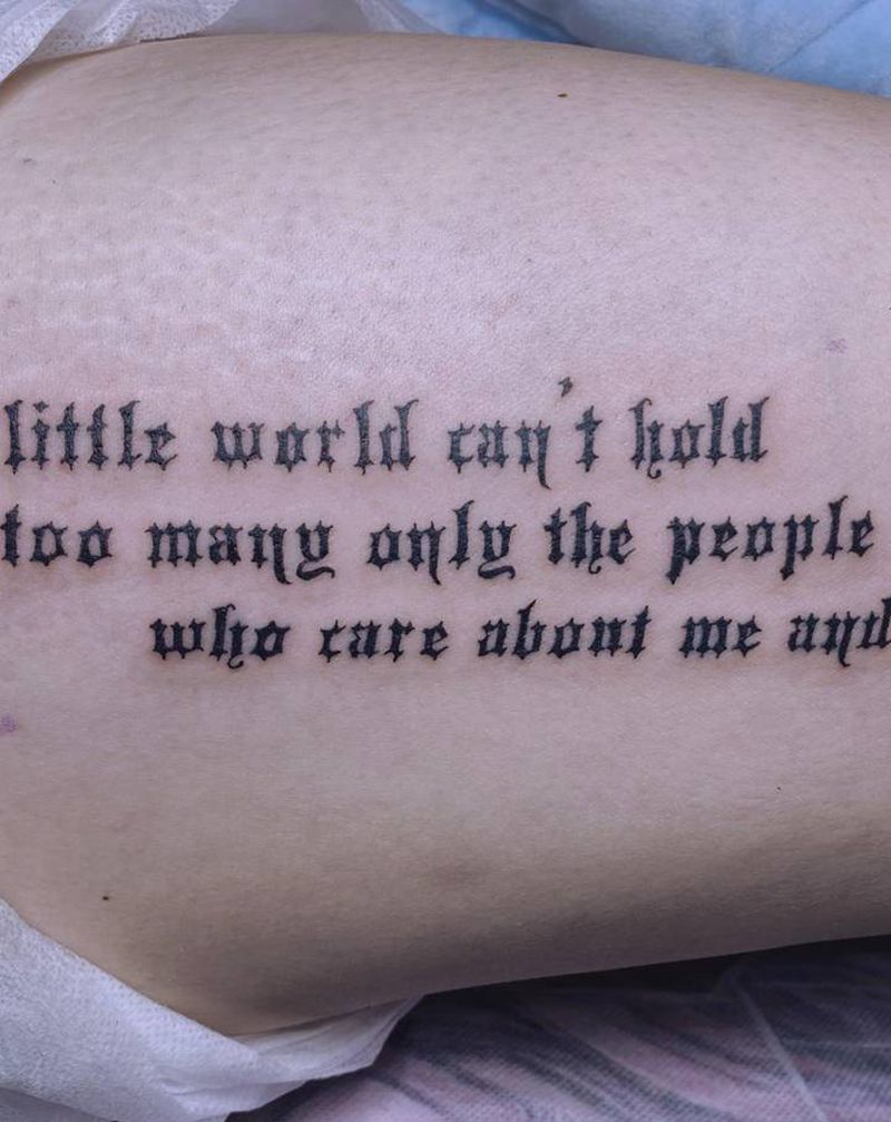 花体字纹身图片_腿部花体字纹身图案