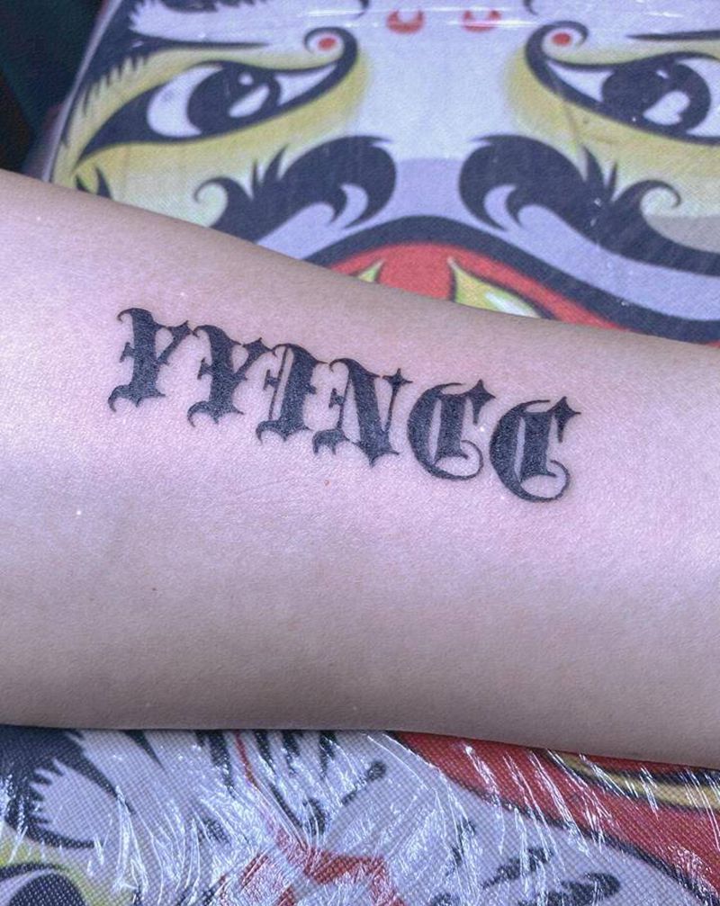 花体字纹身图片_手臂花体字纹身图案