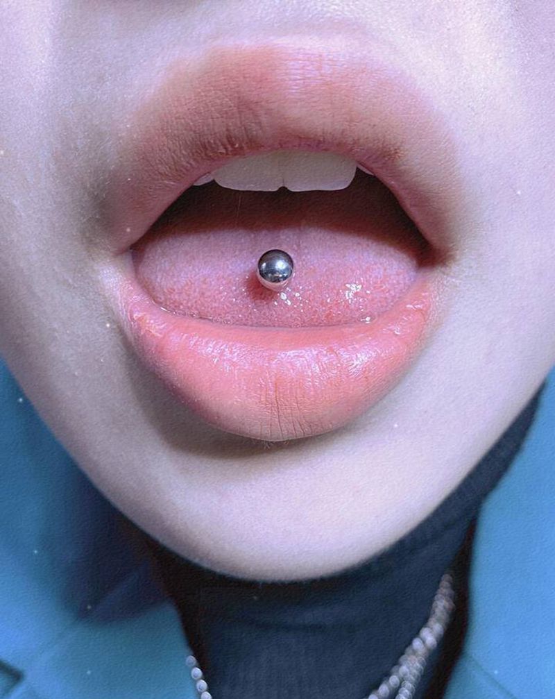 舌钉纹身图片_手工穿孔纹身图案