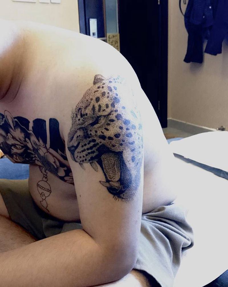 豹子头纹身图片_手臂点刺纹身图案