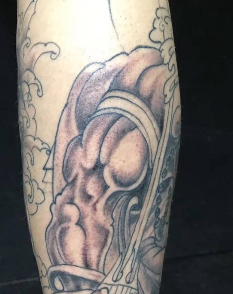 不动明王纹身图片_腿部新传统纹身图案