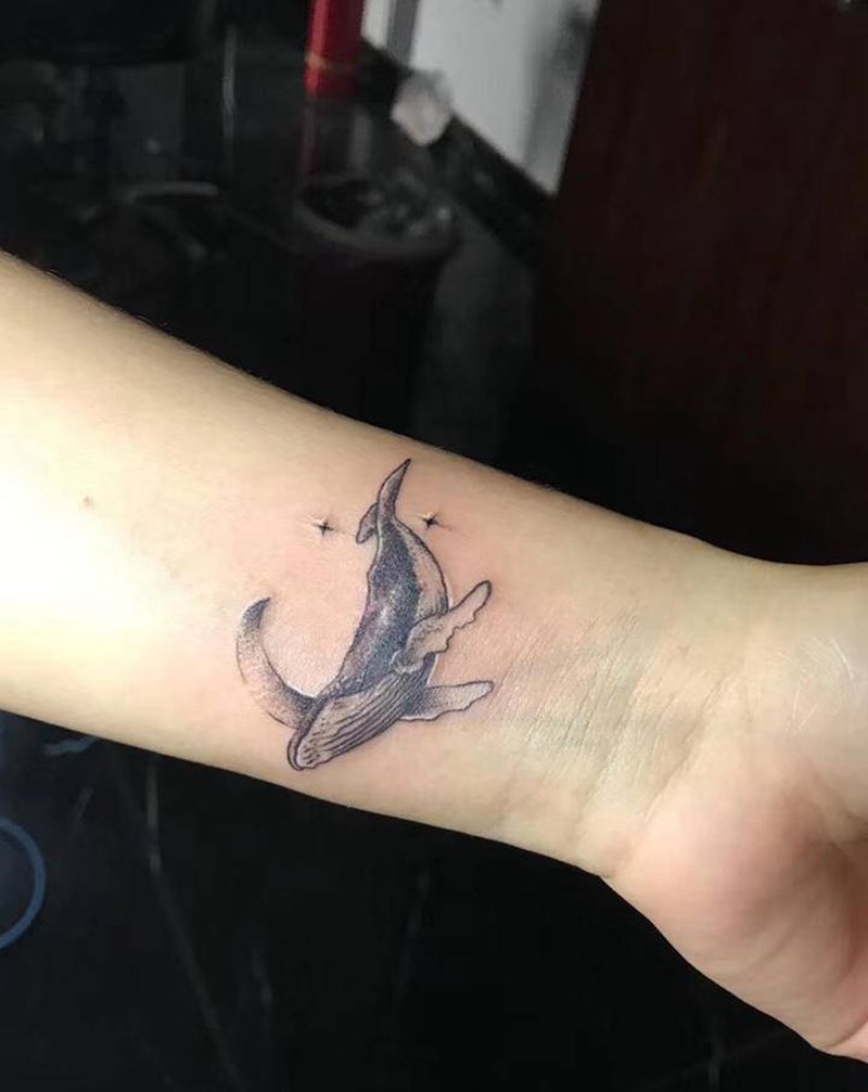 小图纹身图片_手臂点刺纹身图案