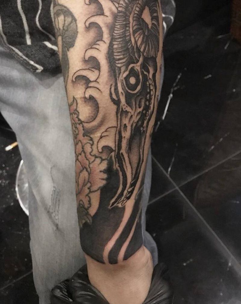 羊头纹身图片_手臂新传统纹身图案