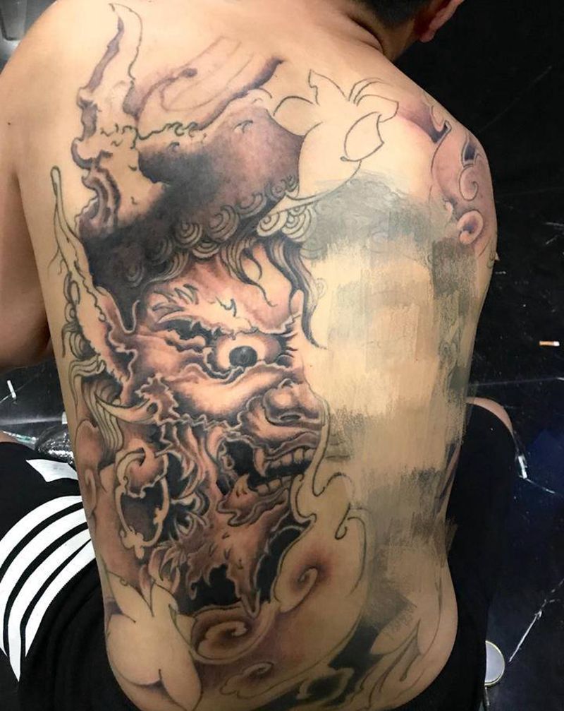 上色纹身图片_背部新传统纹身图案