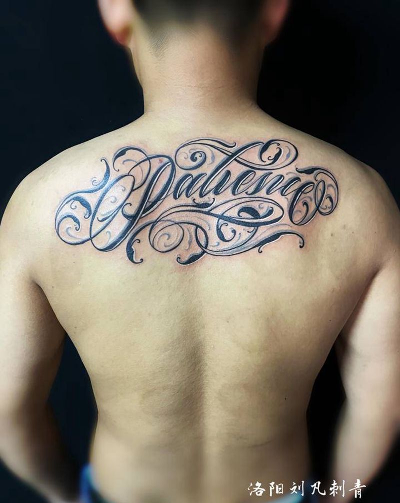 花体字纹身图片_肩部花体字纹身图案