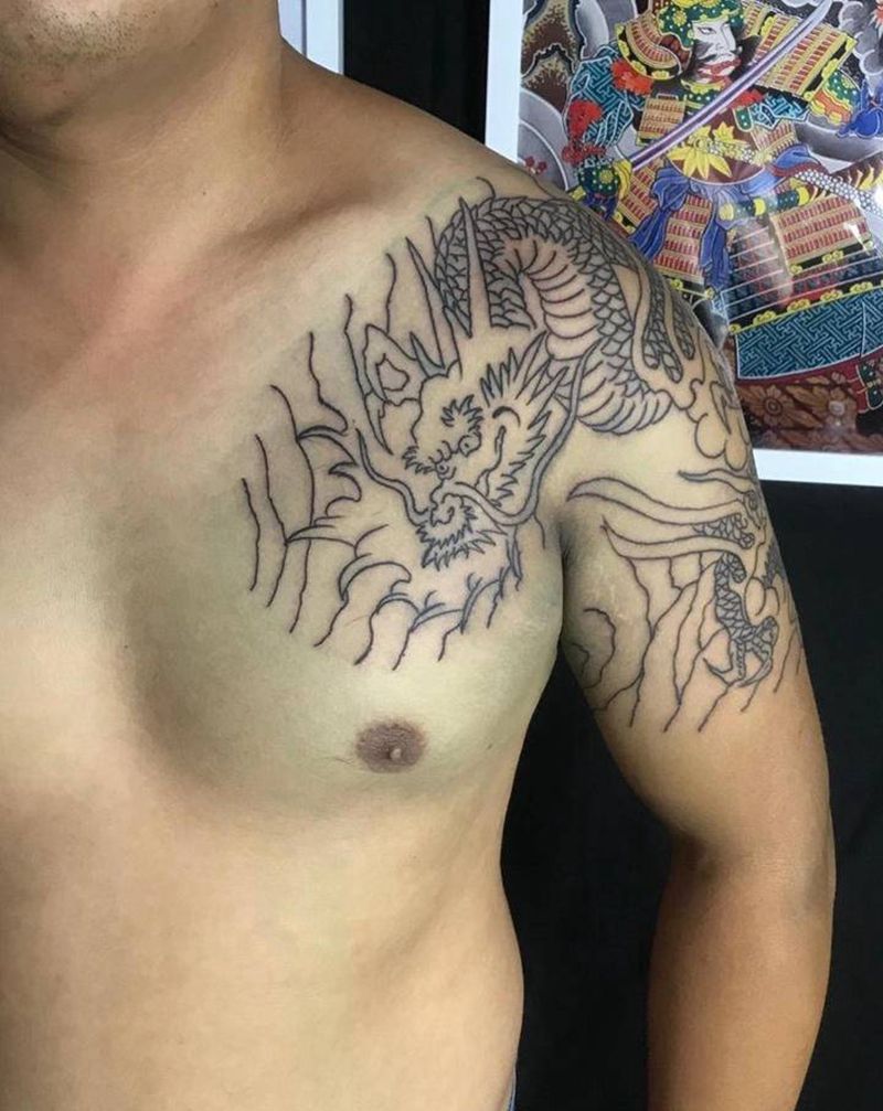 传统龙半胛纹身图片_胸部手臂老传统纹身图案