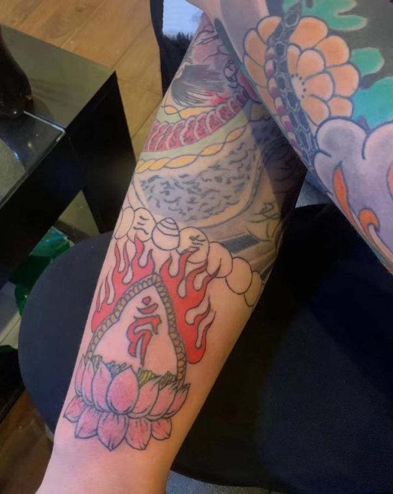 传统小图纹身图片_手臂老传统纹身图案