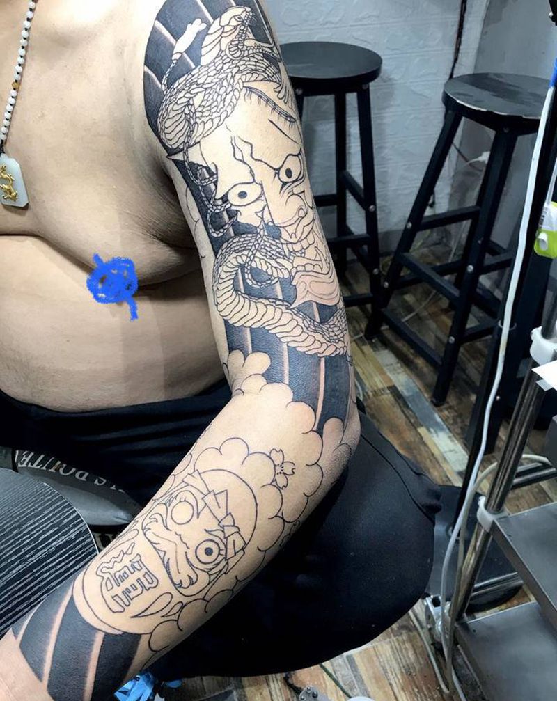 板雾纹身图片_手臂老传统纹身图案