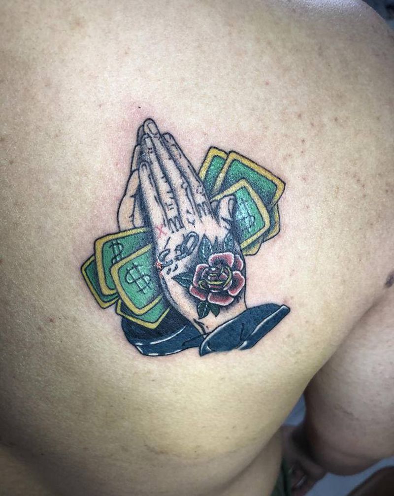 新祈祷之手纹身图片_背部纹身图案