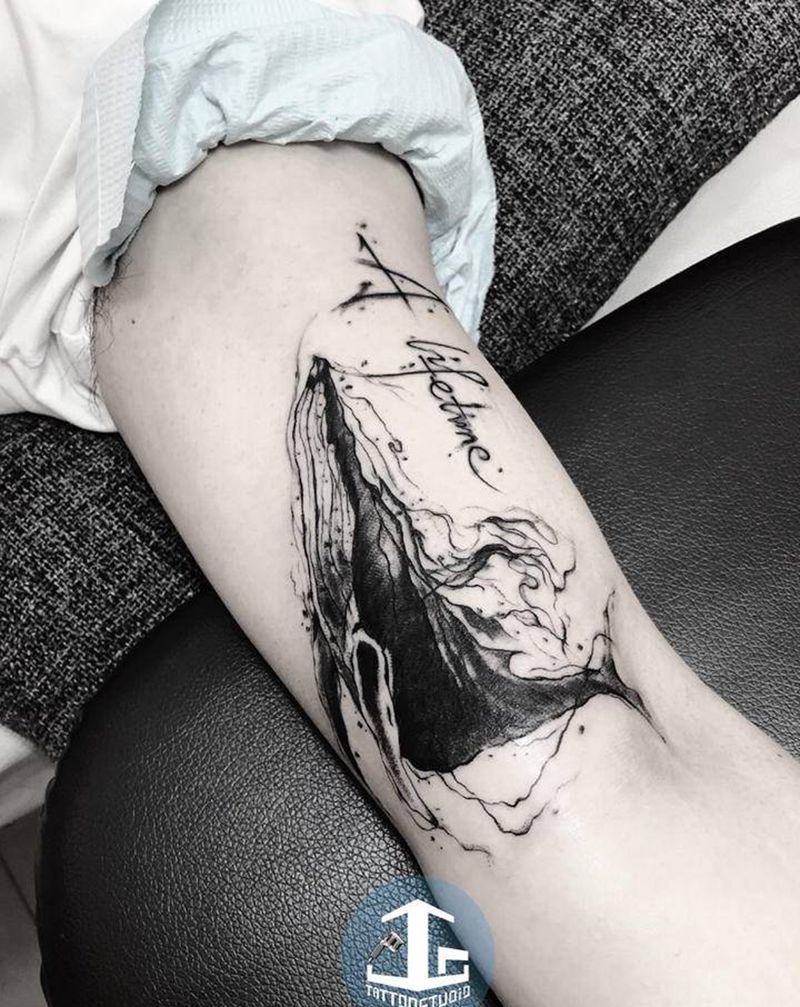 鲸鱼 遮盖纹身图片_手臂水墨纹身图案